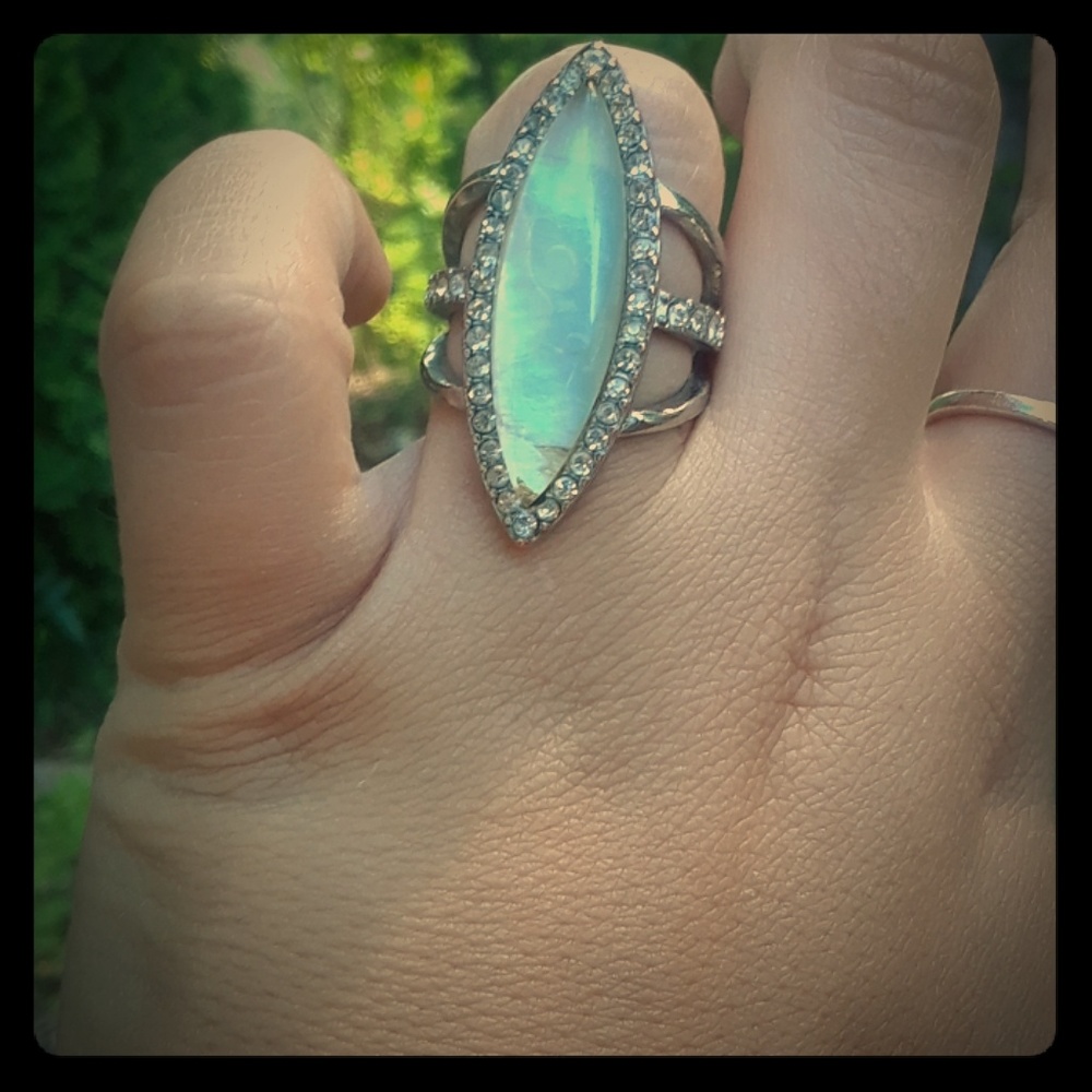 Moonstone 🌙 ring 🔮 Chloe and Isabel size 8